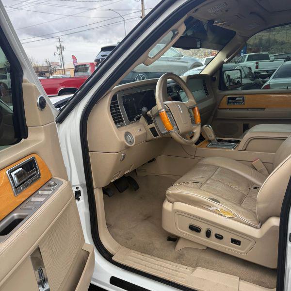 2008 Lincoln Navigator Base
