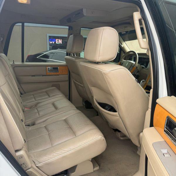 2008 Lincoln Navigator Base