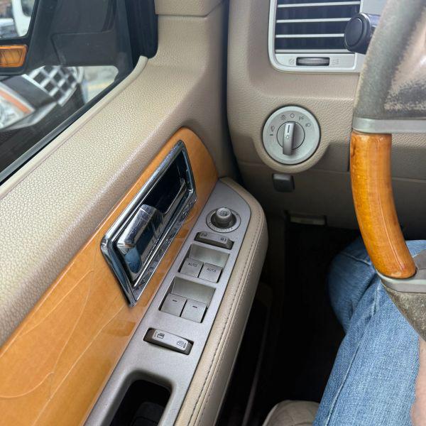 2008 Lincoln Navigator Base