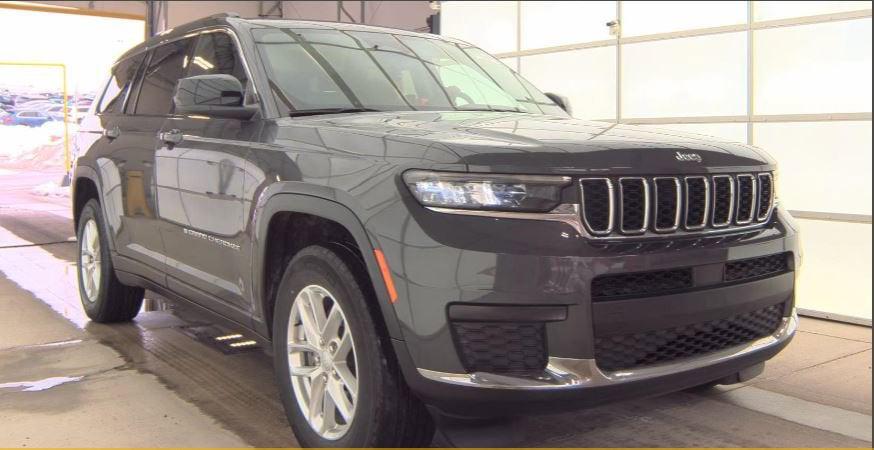 2022 Jeep Grand Cherokee L Laredo 4x2