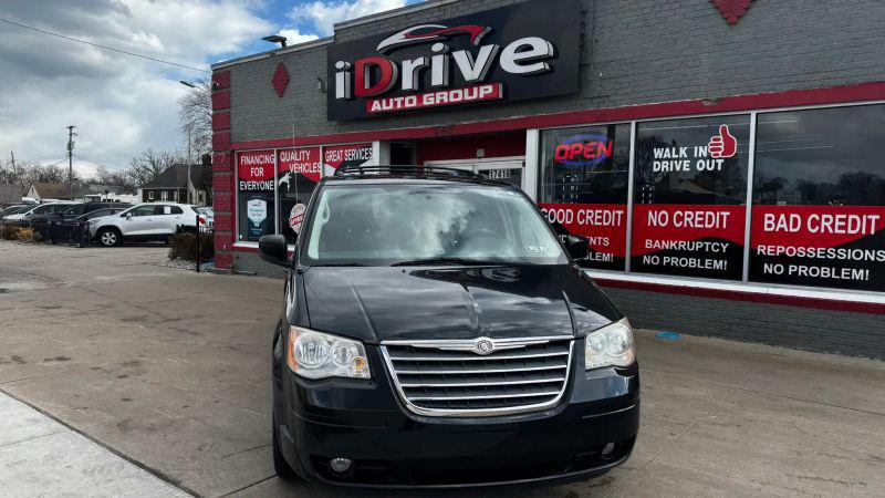 2010 Chrysler Town & Country Touring Plus for sale in Eastpointe, MI