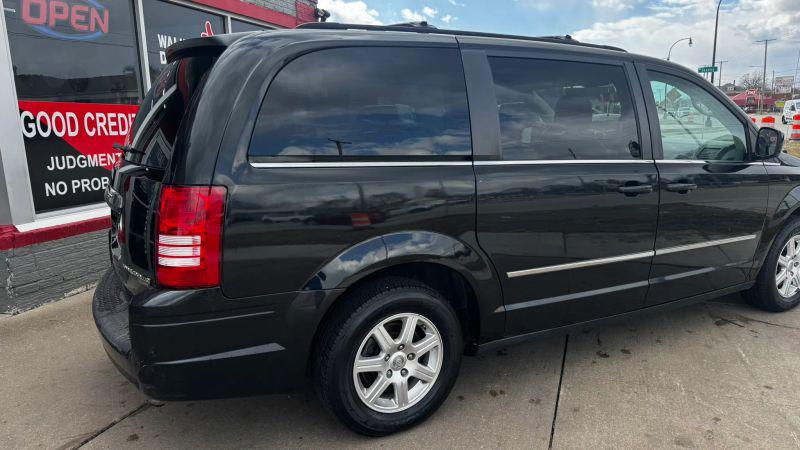 2010 Chrysler Town & Country Touring Plus