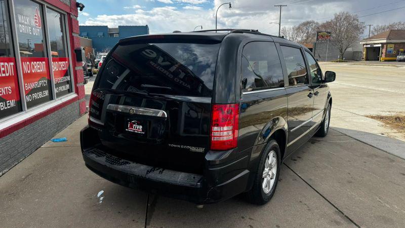 2010 Chrysler Town & Country Touring Plus