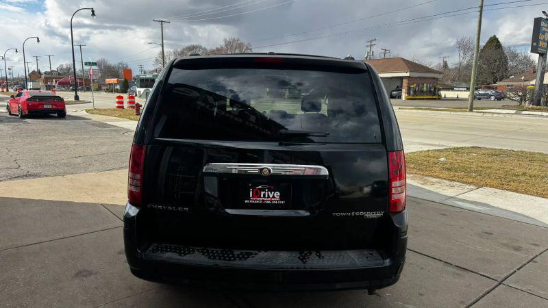2010 Chrysler Town & Country Touring Plus