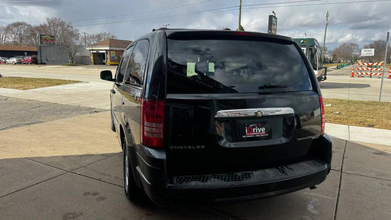 2010 Chrysler Town & Country Touring Plus