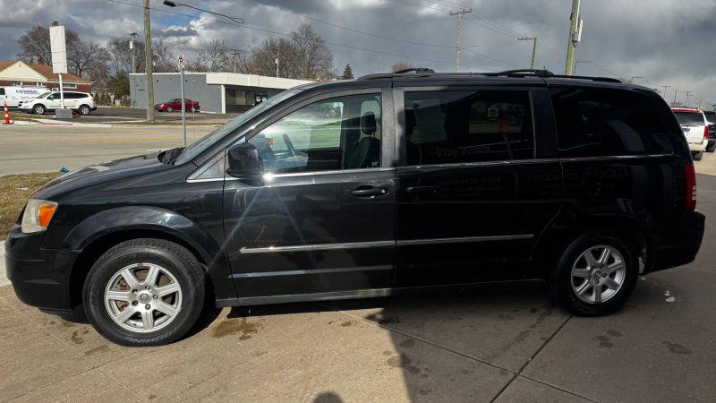 2010 Chrysler Town & Country Touring Plus