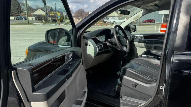 2010 Chrysler Town & Country Touring Plus