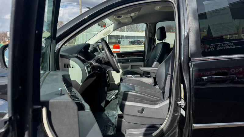 2010 Chrysler Town & Country Touring Plus