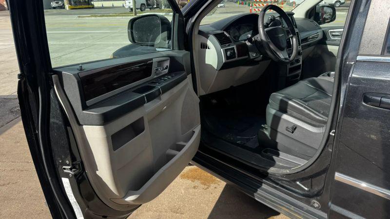 2010 Chrysler Town & Country Touring Plus