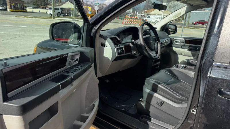 2010 Chrysler Town & Country Touring Plus