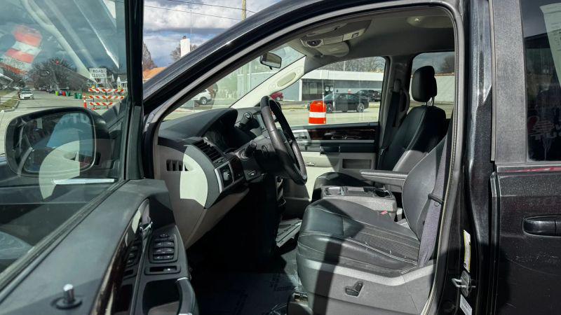 2010 Chrysler Town & Country Touring Plus