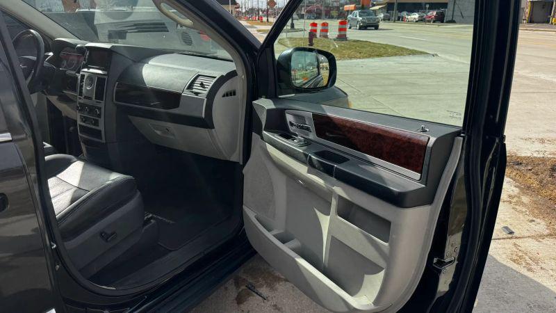 2010 Chrysler Town & Country Touring Plus