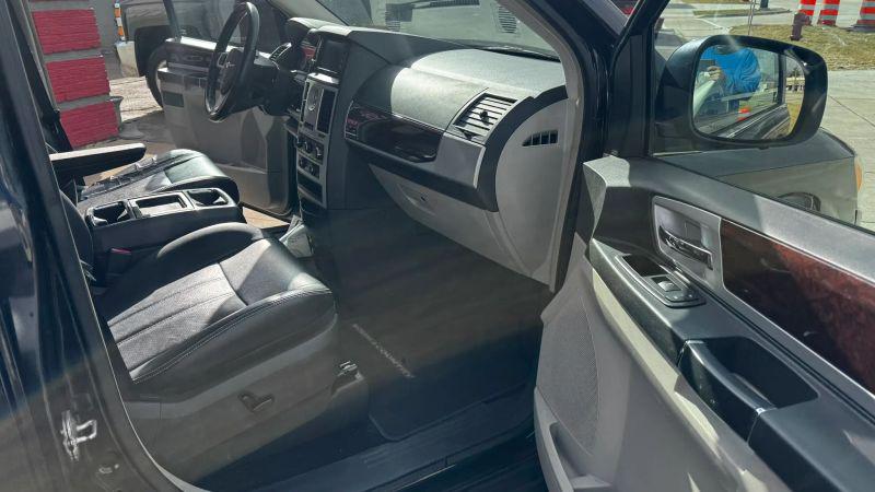 2010 Chrysler Town & Country Touring Plus
