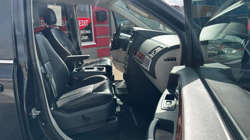2010 Chrysler Town & Country Touring Plus