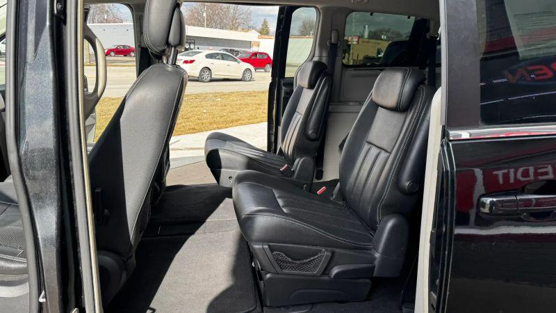 2010 Chrysler Town & Country Touring Plus