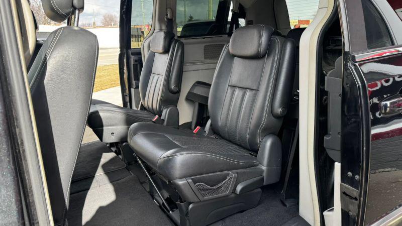 2010 Chrysler Town & Country Touring Plus