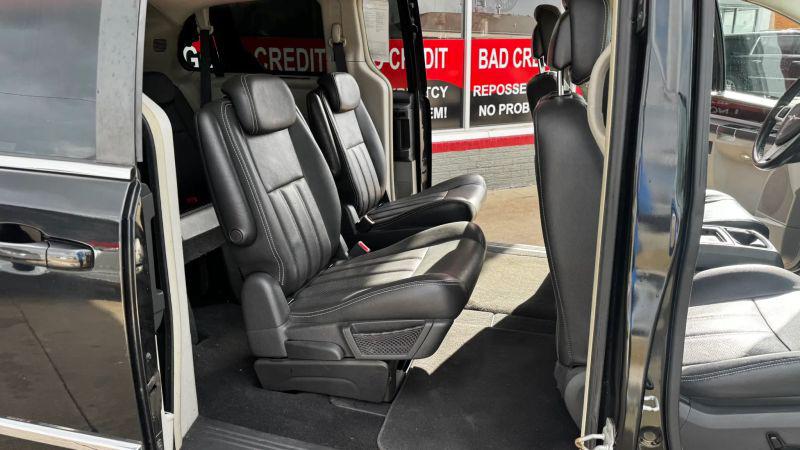 2010 Chrysler Town & Country Touring Plus
