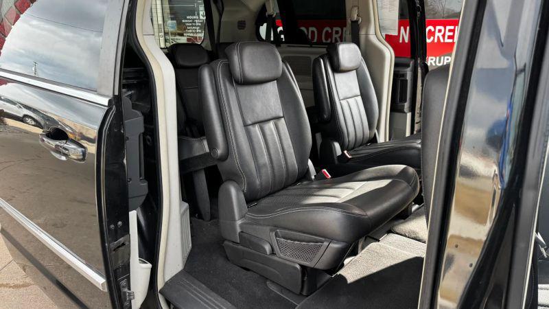 2010 Chrysler Town & Country Touring Plus