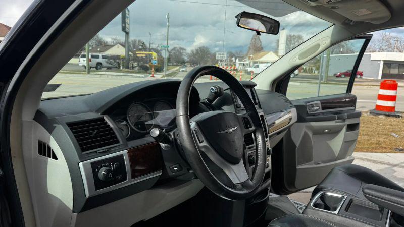 2010 Chrysler Town & Country Touring Plus