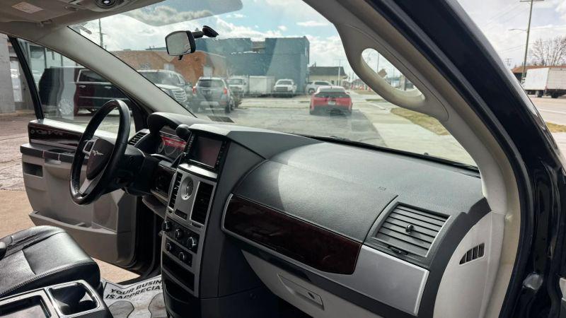 2010 Chrysler Town & Country Touring Plus