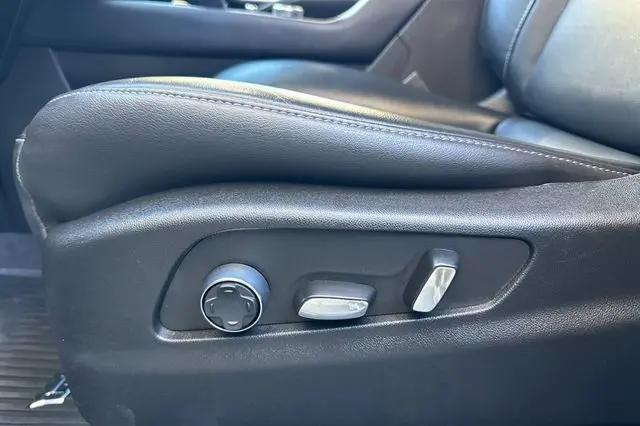 2024 Cadillac XT4 FWD Premium Luxury