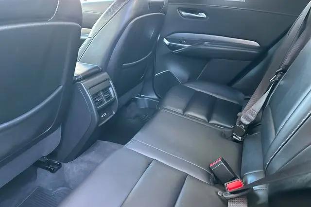 2024 Cadillac XT4 FWD Premium Luxury