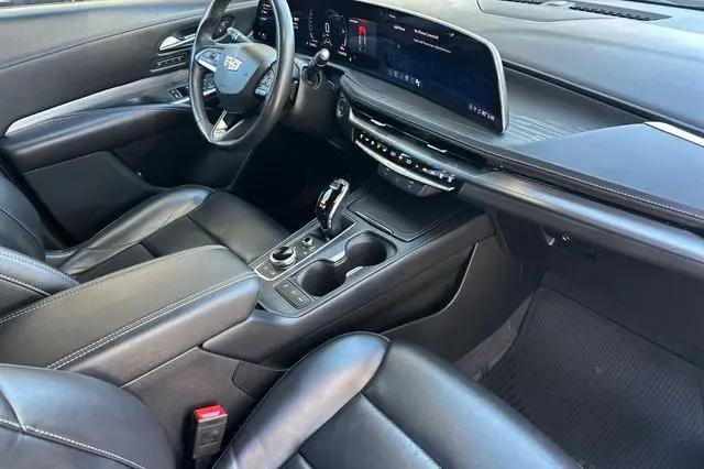 2024 Cadillac XT4 FWD Premium Luxury
