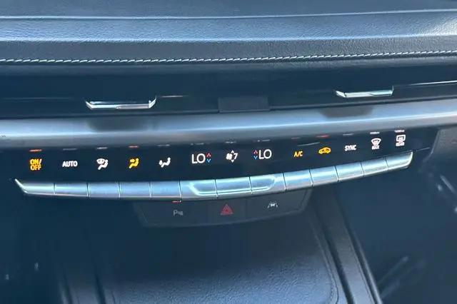 2024 Cadillac XT4 FWD Premium Luxury