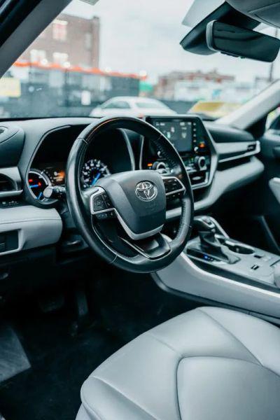 2022 Toyota Highlander Hybrid XLE