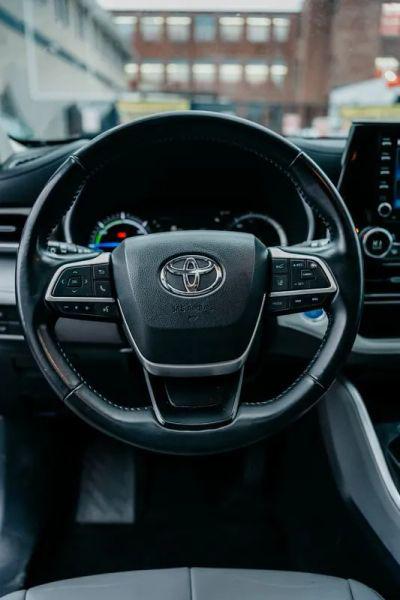 2022 Toyota Highlander Hybrid XLE