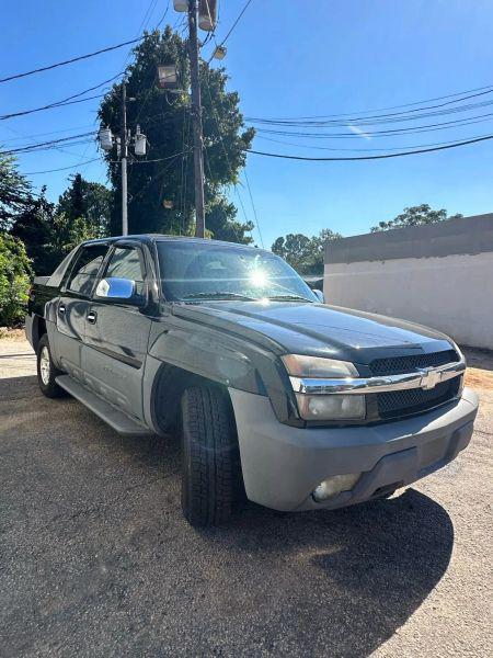 2002 Chevrolet Avalanche Base