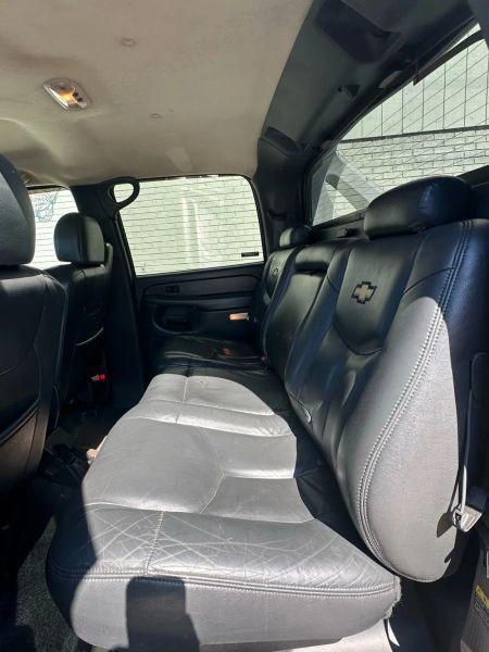 2002 Chevrolet Avalanche Base