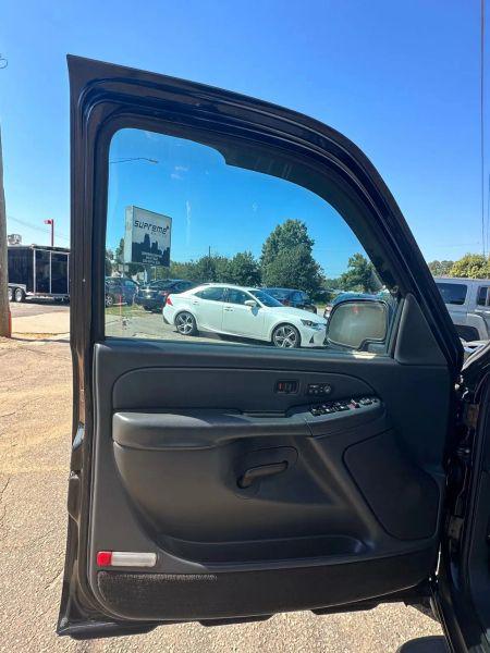 2002 Chevrolet Avalanche Base