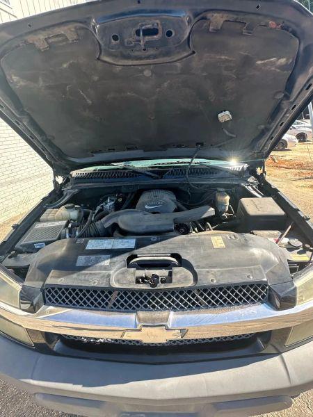 2002 Chevrolet Avalanche Base
