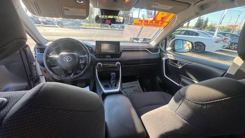 2019 Toyota RAV4 LE
