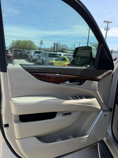 2016 Cadillac Escalade Luxury Collection