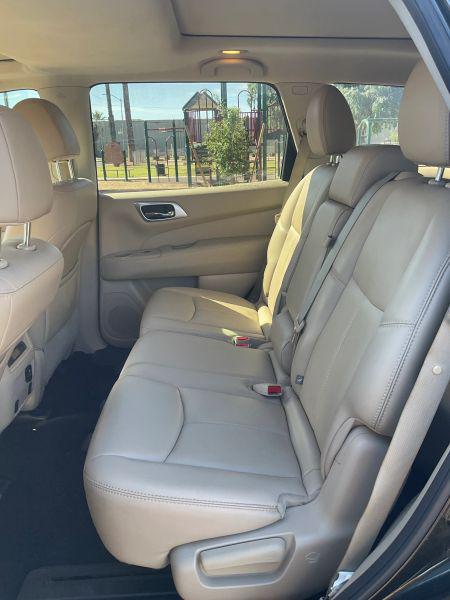 2017 Nissan Pathfinder SL