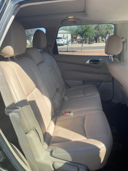 2017 Nissan Pathfinder SL