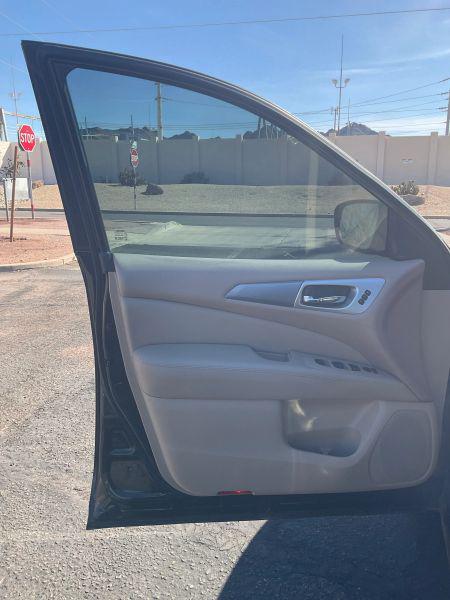 2017 Nissan Pathfinder SL
