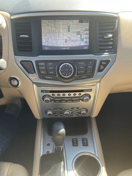 2017 Nissan Pathfinder SL