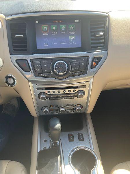 2017 Nissan Pathfinder SL