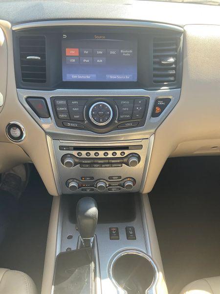 2017 Nissan Pathfinder SL