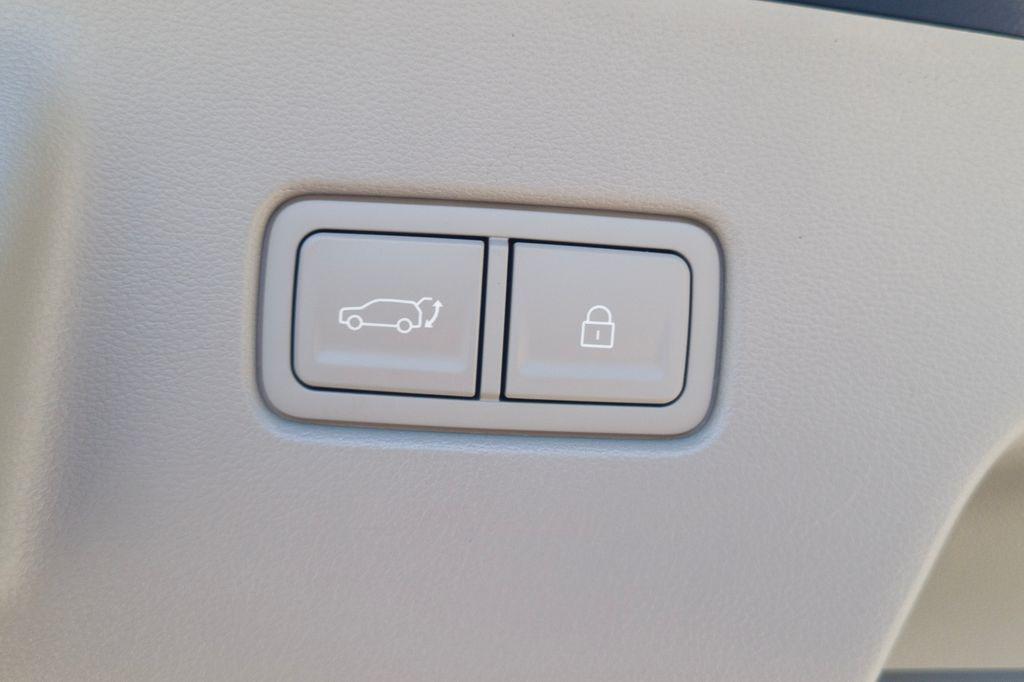 New 2026 Blue HYUNDAI Blue SEL 7P image 8
