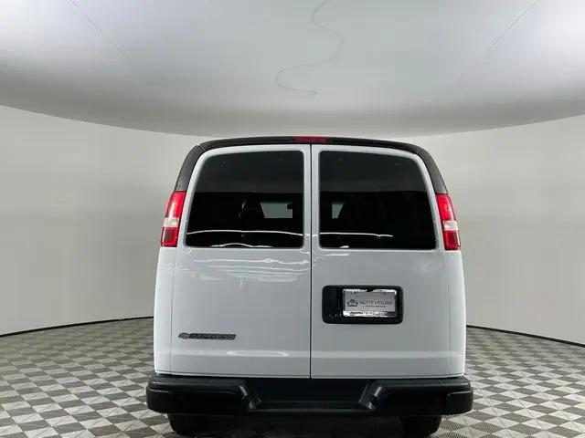 2023 Chevrolet Express Passenger RWD 3500 Regular Wheelbase LS