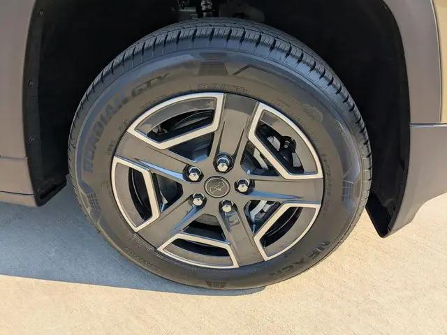 2026 Jeep Cherokee Laredo 4x4
