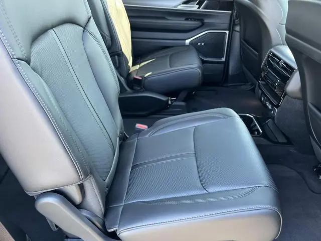 2026 Jeep Grand Wagoneer 4x4
