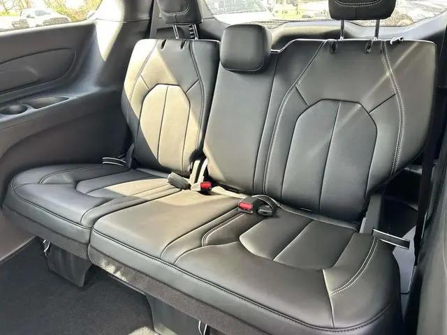 2026 Chrysler Voyager LX