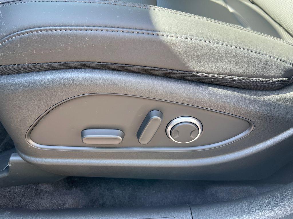 New 2026 Creamy White Pearl HYUNDAI Blue SEL 8P image 11