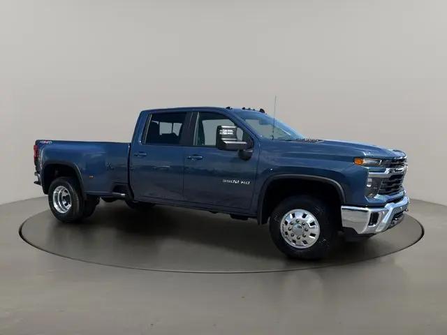 2026 Chevrolet Silverado 3500HD Crew Cab, Long Bed, LT Dual Rear Wheel, RWD