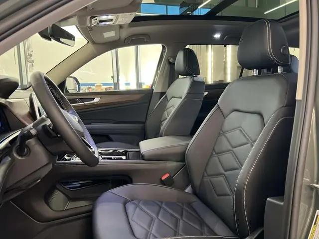 2026 Volkswagen Atlas SE with Technology